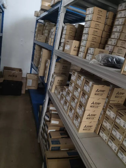 Warehouse stock of Mitsubishi PLC FX3G-40MT/ES modules, ready for shipping. Industrial automation parts.