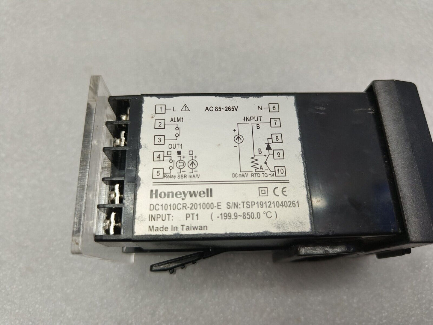 Honeywell DC1010CR-201000-E Digital Temperature Controller