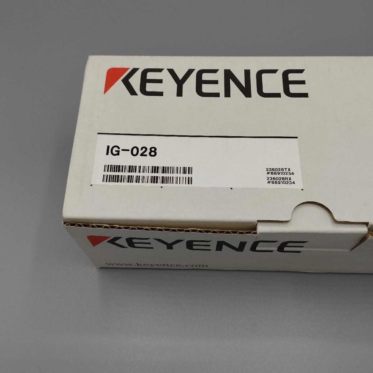 KEYENCE IG-028 Laser Sensor Amplifier New In Box from Japan