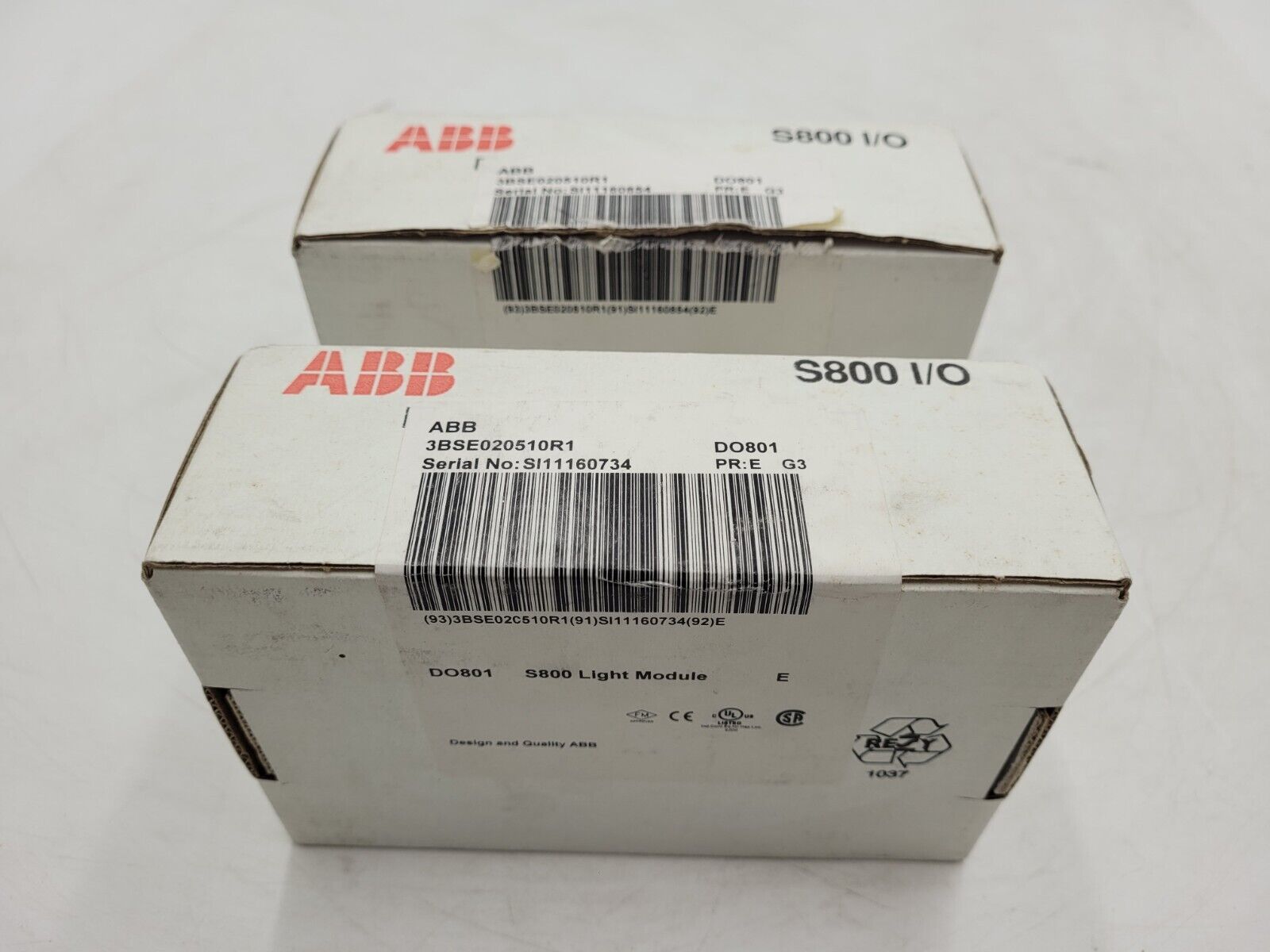 ABB 3BSE020510R1 DO801 S800 I/O Light Module boxes, new industrial automation parts for PLC systems.