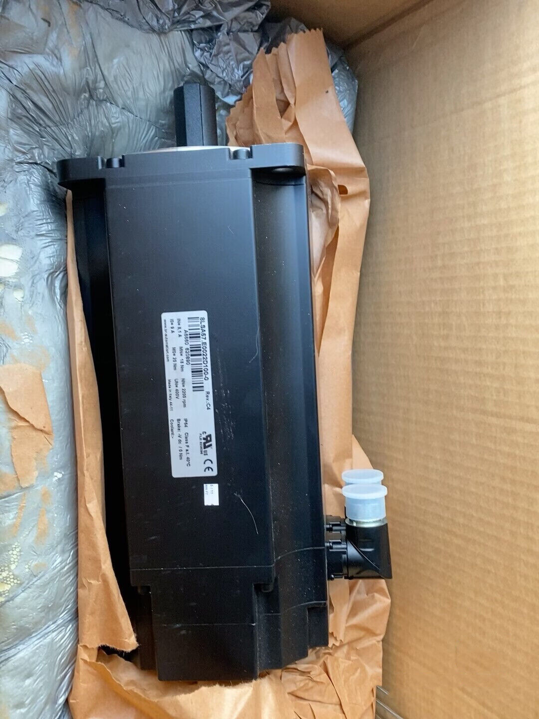 B&R 8LSA57.E0022D100-0 servo motor, new in box. Industrial automation part with label showing specifications.