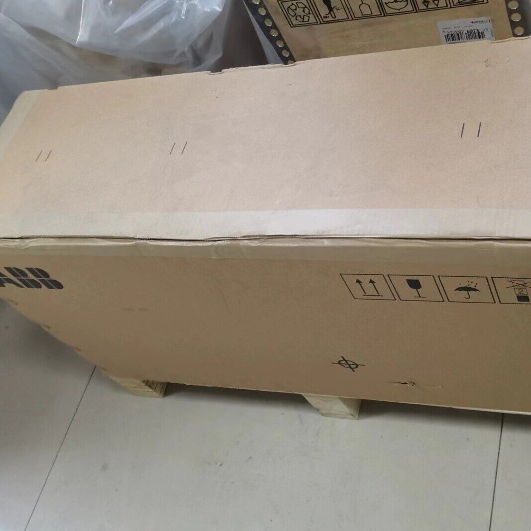 ABB ACS880-01-072A-3 frequency converter in cardboard packaging, with handling symbols.