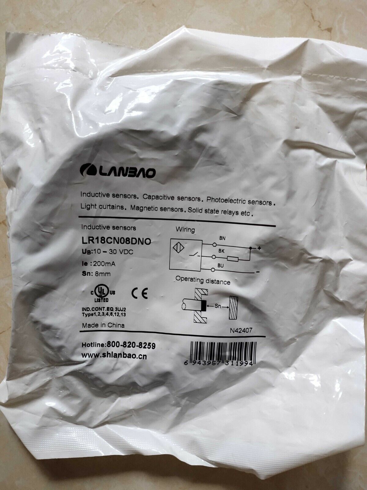LANBAO LR18CN08DNO Inductive sensor, 10-30 VDC, packaged, product detail view.