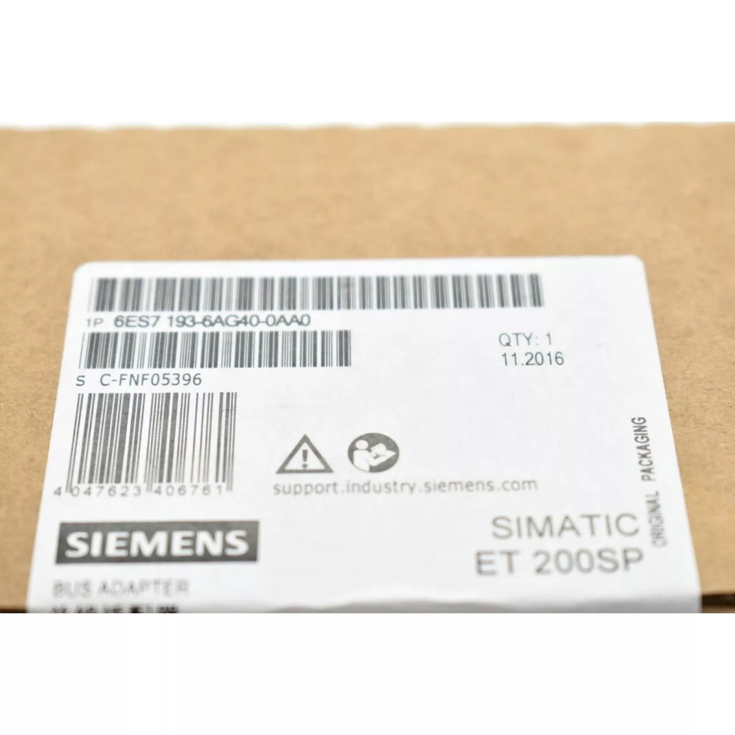 Siemens SIMATIC ET 200SP Bus Adapter packaging, product code 6ES7193-6AG40-0AA0, industrial automation part.