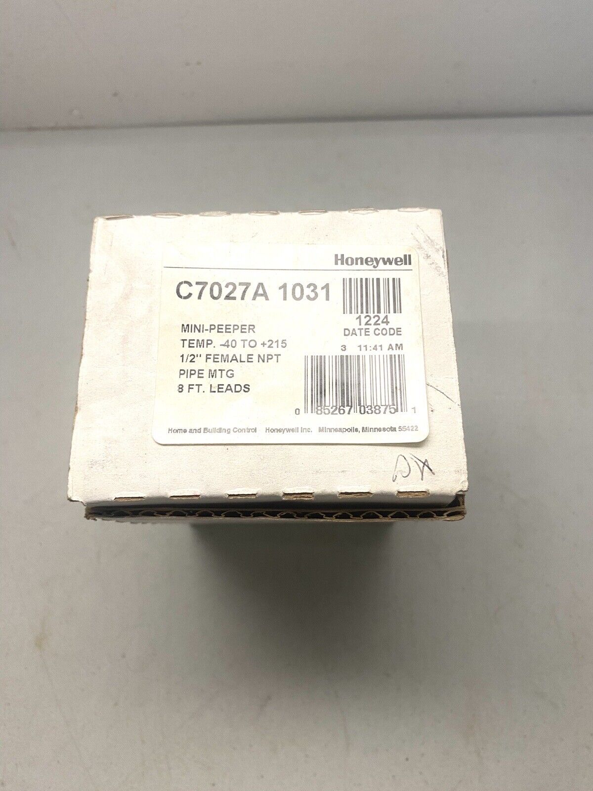 Honeywell C7027A1031 Mini Peeper sensor box. Includes key details like model number, temperature range, and lead information.