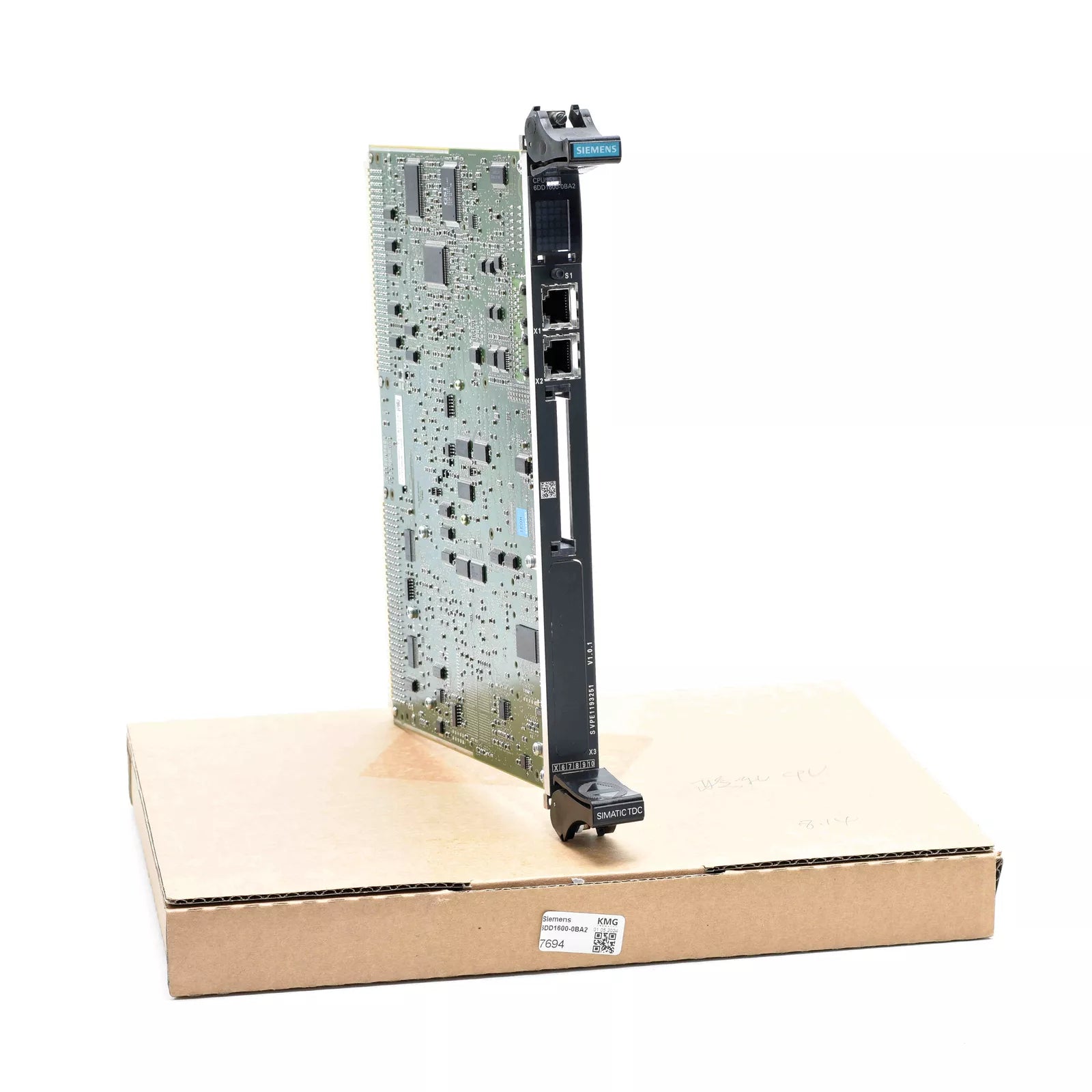 Siemens SIMATIC TDC CPU551 processor module. Automation part with SIEMENS logo, on a cardboard box.