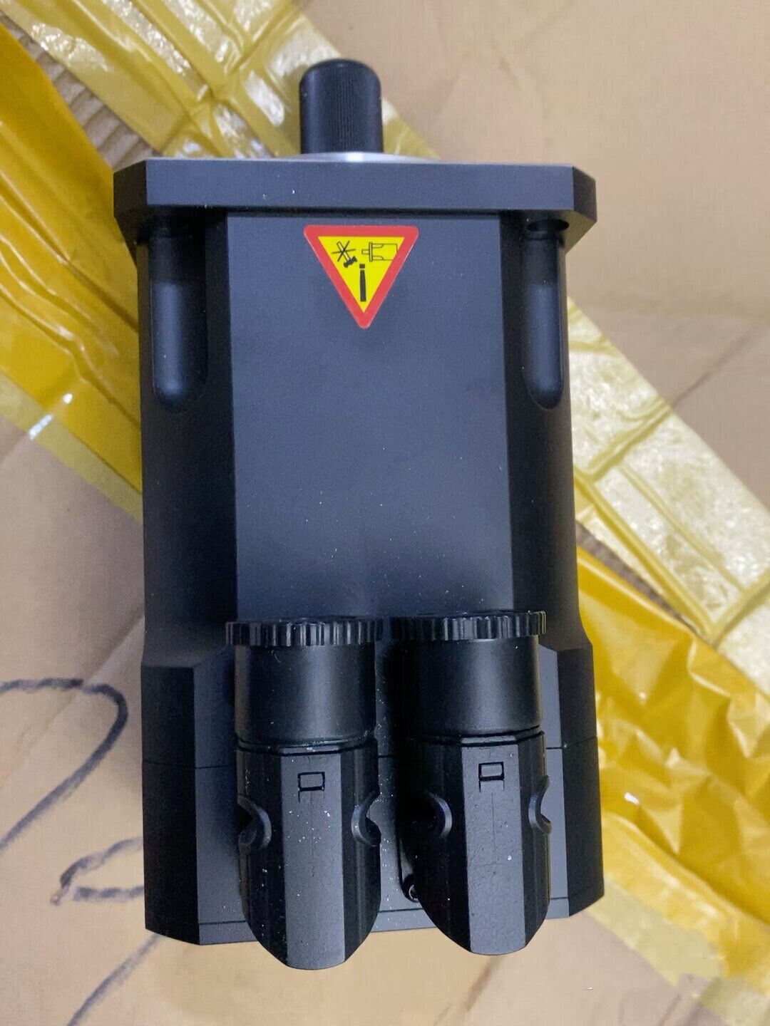 B&R 8MSA4S.R0-30 servo motor industrial automation component, black, with warning label