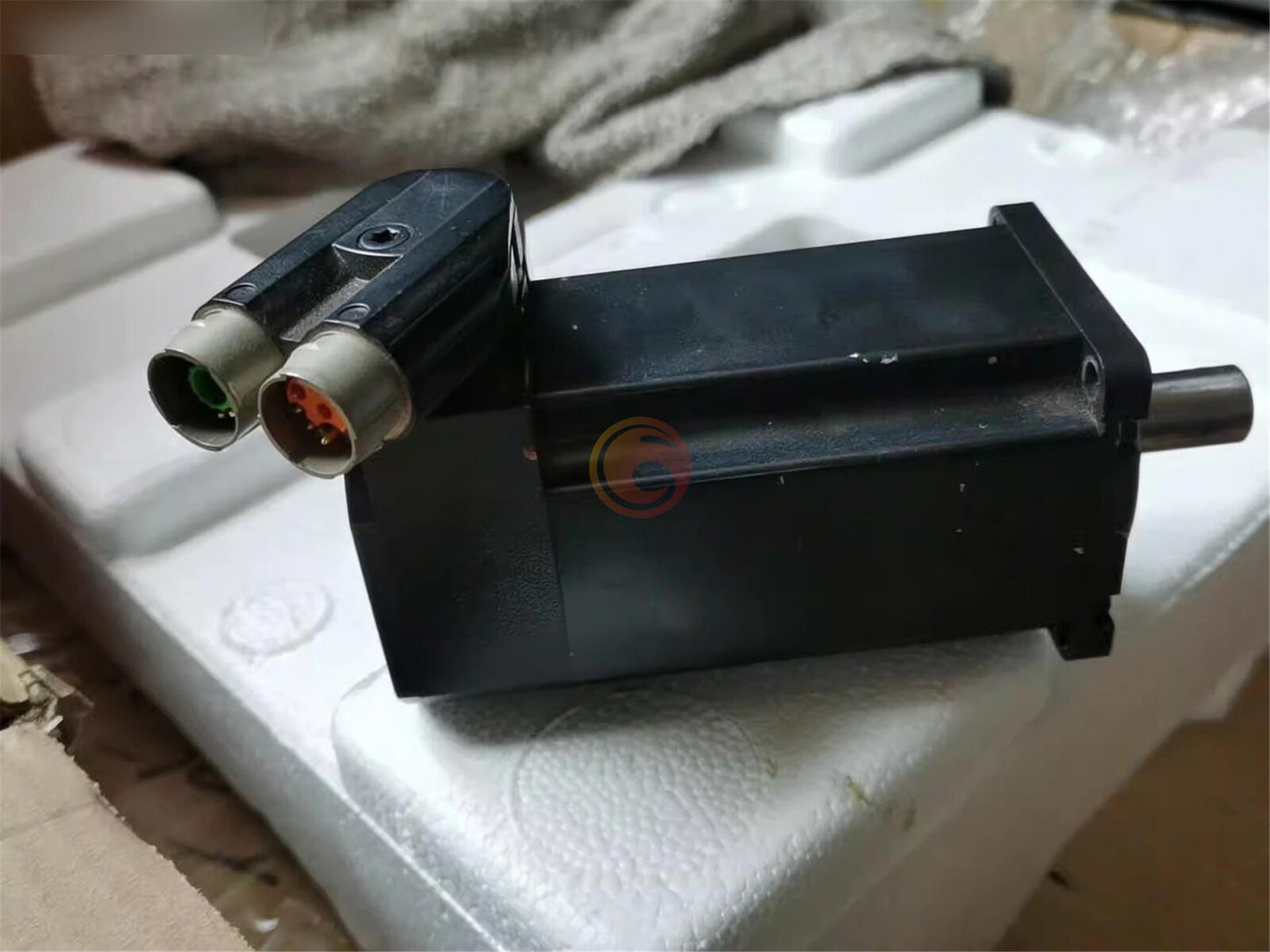 B&R 8LVA22.B1030D300-0 servo motor, black housing, with two connectors