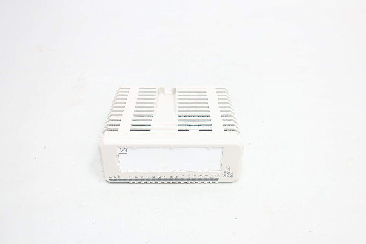 ABB DI830 digital input module, 16ch 24VDC, white plastic housing. S800 I/O PLC module.