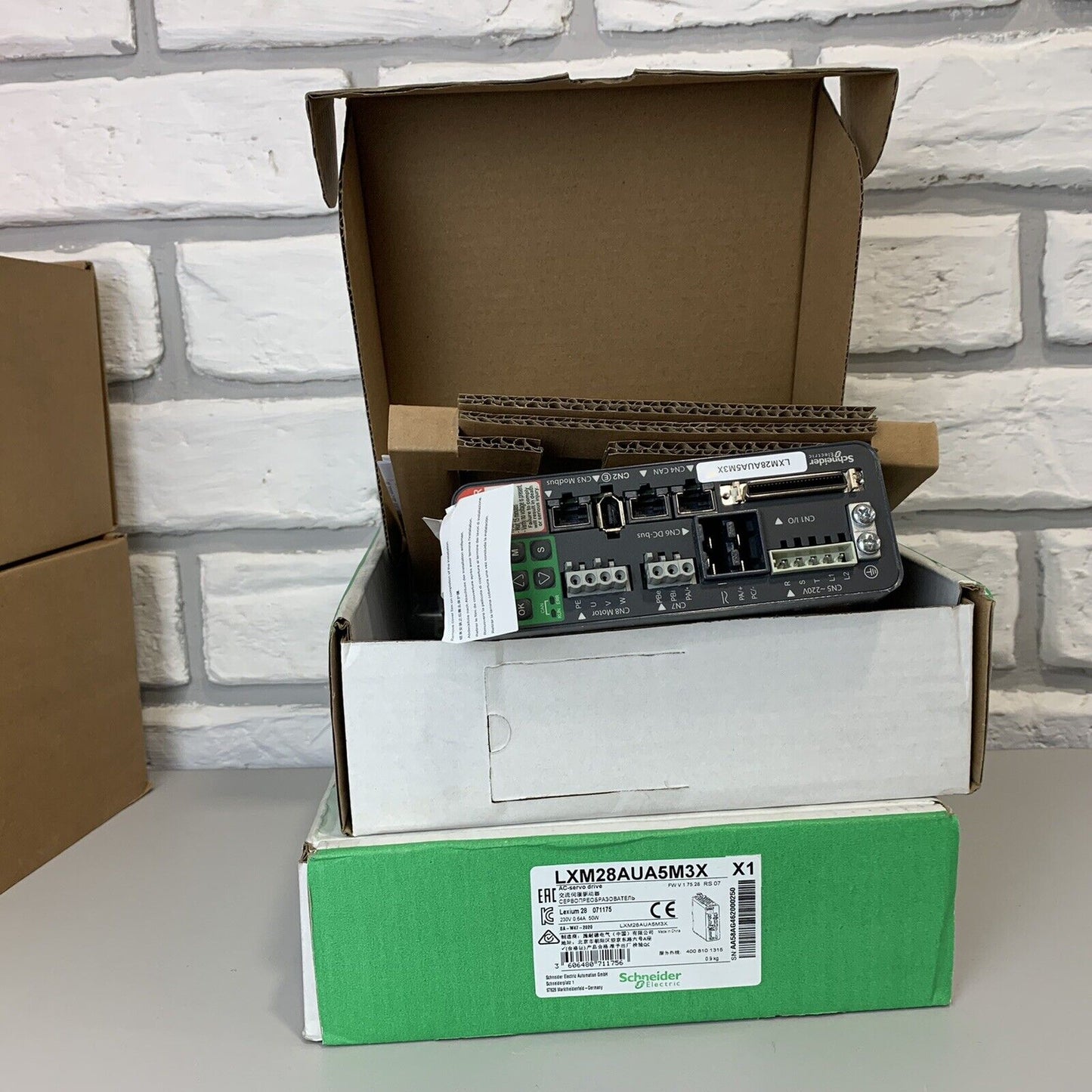 1ps NEW Schneider LXM28AUA5M3X motion servo drive, Lexium 28