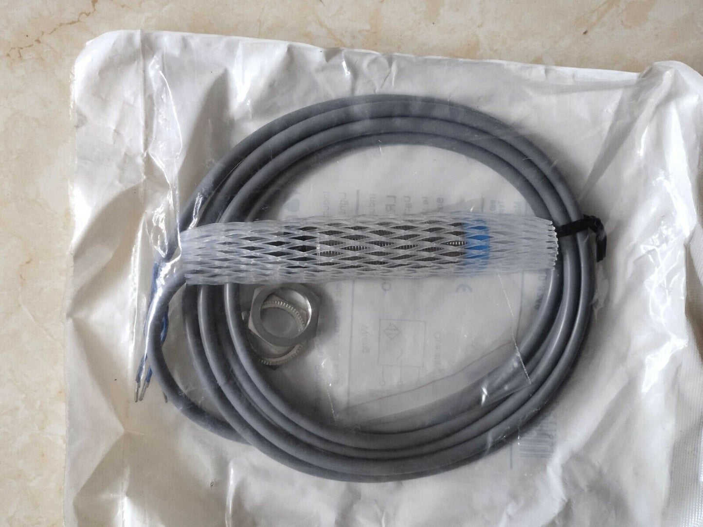 LANBAO LR18CN08DN Inductive Sensor with cable, packaged