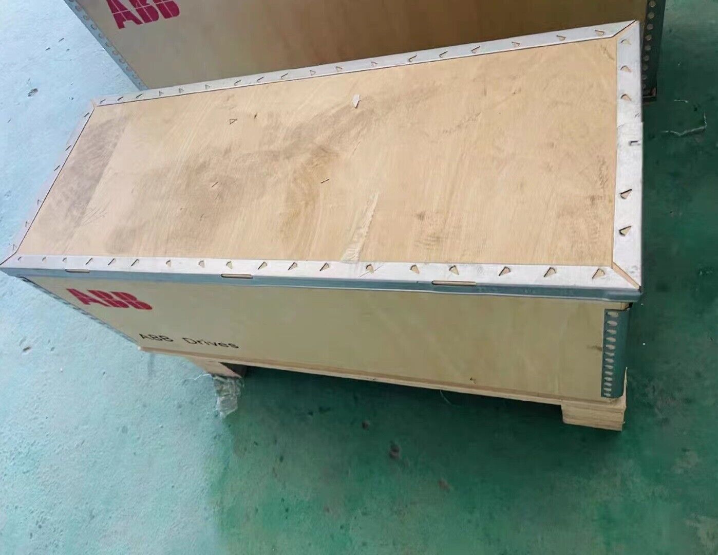 ABB ACS550-01-290A-4 frequency converter in wooden crate, ABB Drives. Express shipping available.