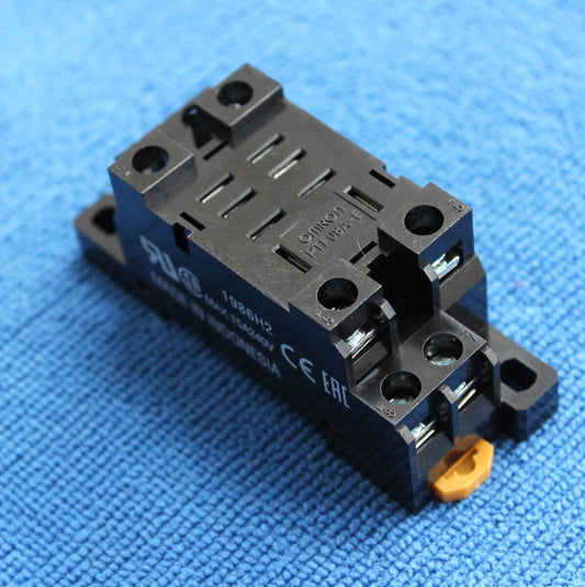 Omron PTF08A-E Relay Base Socket 8 Pin, black plastic with brown locking lever, new product