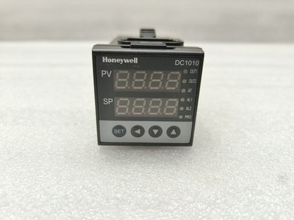 Honeywell DC1010CR-201000-E Digital Temperature Controller